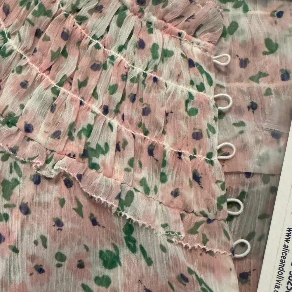 Alice + Olivia Pink and Green Floral Blouse, NWT, Size XS, High Fashion - Picture 9 of 9